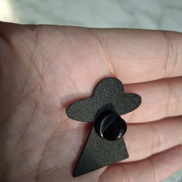 Hello Kitty UFO Pin - Picture 4 of 5